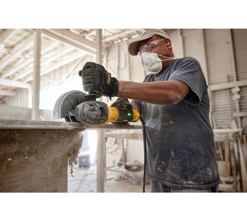 Угловая шлифмашина DeWalt DWE4369