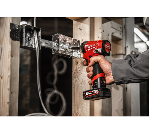 Винтоверт Milwaukee M12 FID2MC-202X Fuel 4933499462 с 2-мя АКБ, кейс