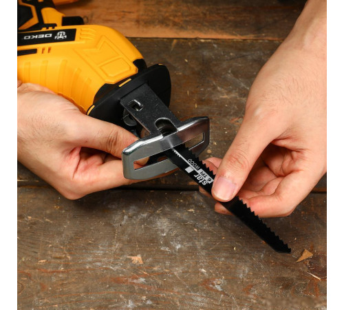 Сабельная пила Deko DKRS20-Li 063-4311 с 2-мя АКБ, кейс