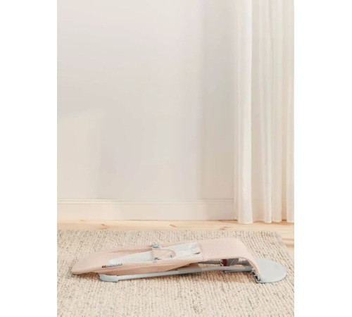 Шезлонг BabyBjorn Balance Mesh 0051.42 pearly pink