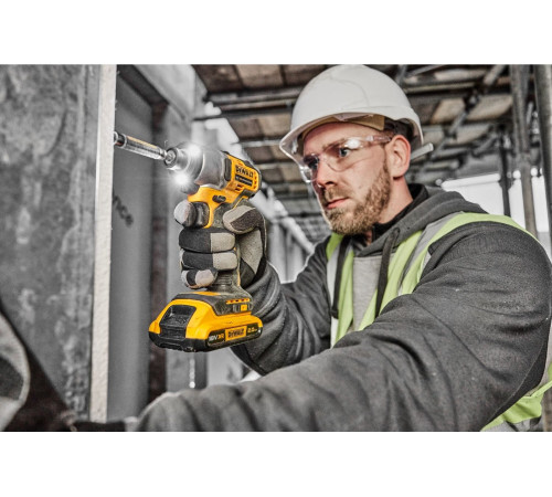 Винтоверт DeWalt DCF840D2T с 2-мя АКБ, кейс