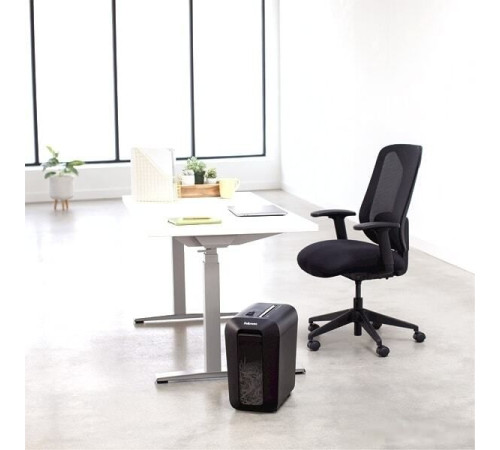 Шредер Fellowes PowerShred LX65 черный