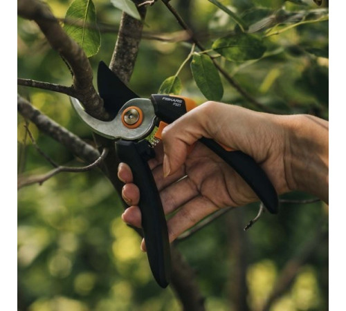 Секатор Fiskars Solid P321 1057162