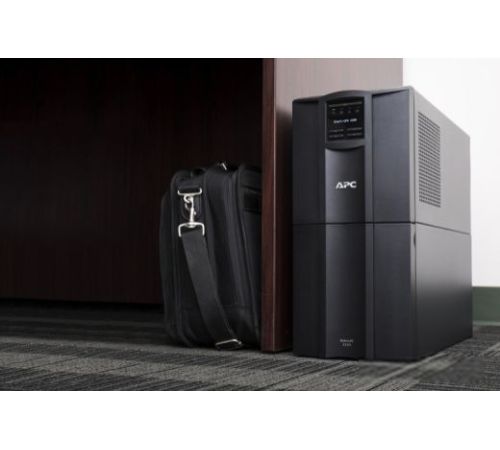 Источник бесперебойного питания APC Smart-UPS 2200VA SMT2200IC