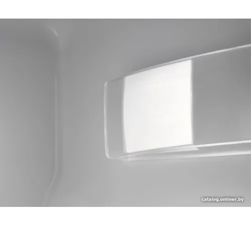 Мини-холодильник Electrolux LFB3AE82R