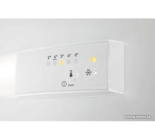 Мини-холодильник Electrolux LFB3AE82R
