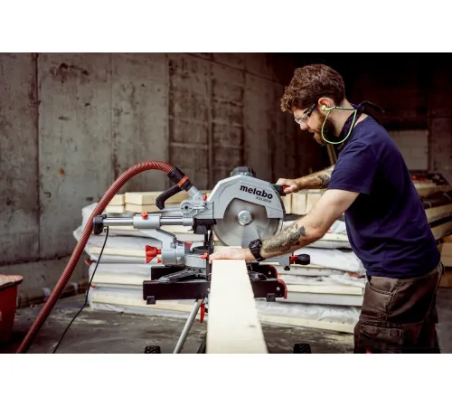 Торцовочная пила Metabo KGS 305 M 613305000