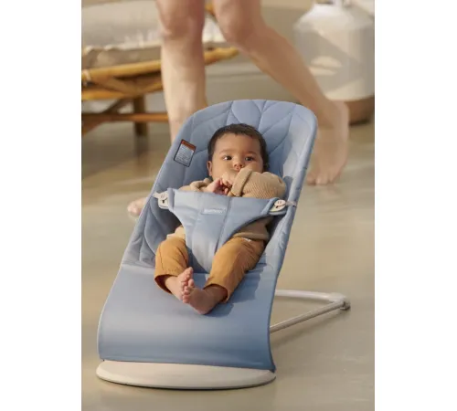 Шезлонг BabyBjorn Bliss Cotton Petal Quilt голубой