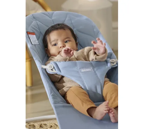 Шезлонг BabyBjorn Bliss Cotton Petal Quilt голубой