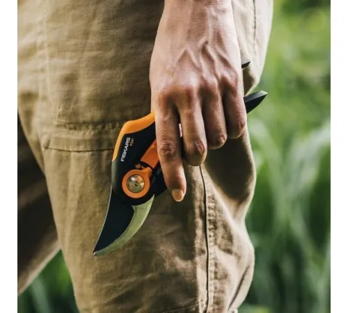 Секатор Fiskars Solid P321 1057162