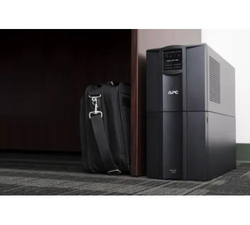 Источник бесперебойного питания APC Smart-UPS 2200VA SMT2200IC
